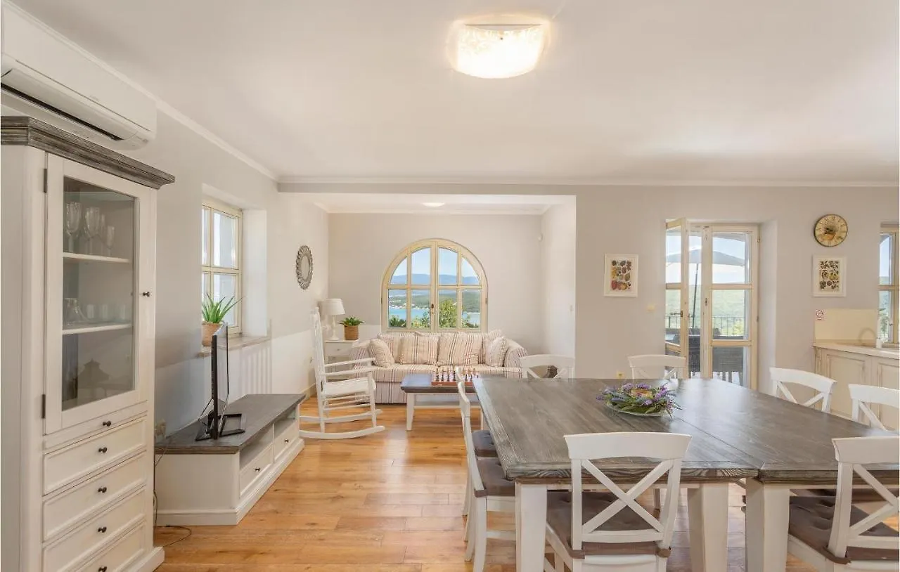 Stunning Home In Malinska With Wifi 0*,